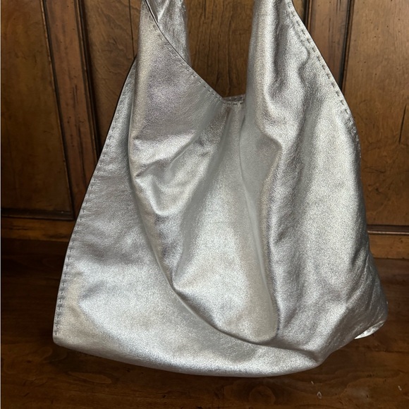 TOM FORD Large Metallic Calfskin Leather Bucket Bag in Silver NWT - Picture 13 of 14